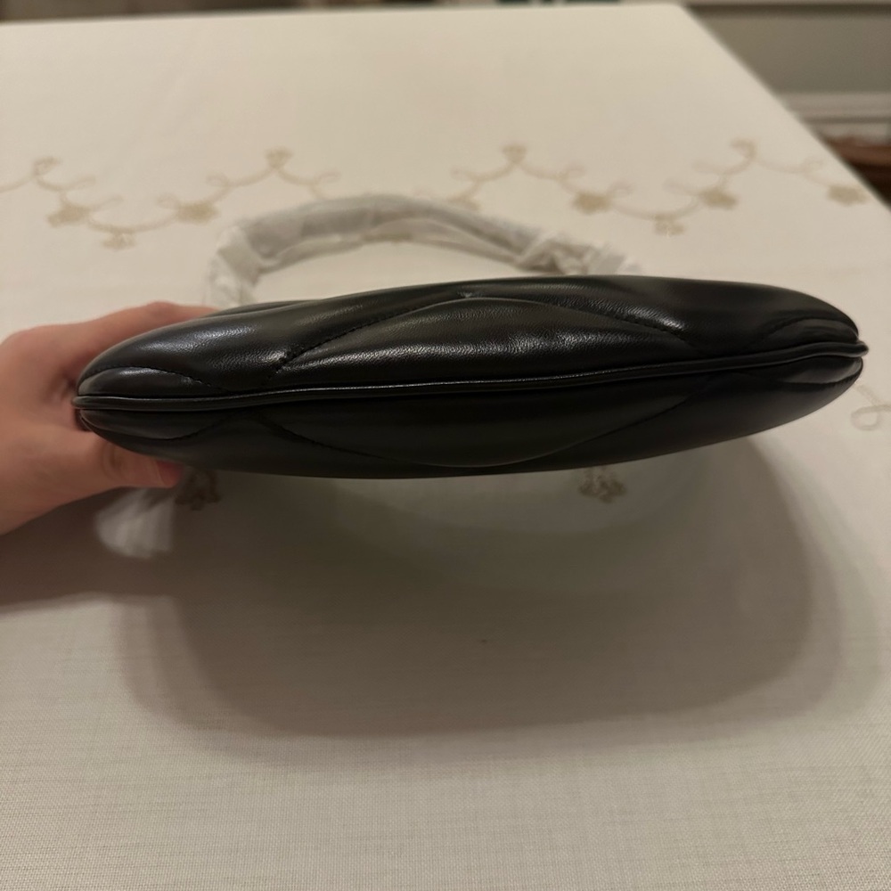 Gucci Black Quilted Shoulder Bag with Gold Logo - Picture 9 of 12